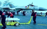 Tiêm kích hạm J-15 Trung Quốc bay áp sát chiến hạm Mỹ