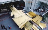 Tiêm kích hạm J-15 Trung Quốc bay áp sát chiến hạm Mỹ