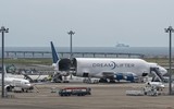 Máy bay Boeing 747-400 Dreamlifter rụng bánh khi cất cánh