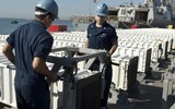 Khu trục hạm Mỹ nạp tên lửa trên biển, đề phòng giao tranh cường độ cao