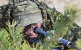 Ông Putin thử súng bắn tỉa huyền thoại Liên Xô SVD khi thị sát thao trường tân binh