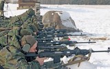 Ông Putin thử súng bắn tỉa huyền thoại Liên Xô SVD khi thị sát thao trường tân binh