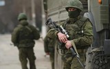Ông Putin thử súng bắn tỉa huyền thoại Liên Xô SVD khi thị sát thao trường tân binh