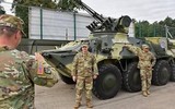 Thiết xa bộ binh BTR-3U Ukraine tiến vào tiếp quản thành phố Kherson