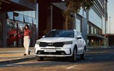 Kia Sorento hybrid ra mắt, giá chỉ từ 1,4 tỷ đồng