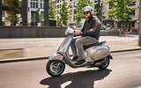 Cận cảnh xe điện Vespa Elettrica tại Việt Nam có thể chạy 100km mỗi lần sạc 