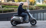 Cận cảnh xe điện Vespa Elettrica tại Việt Nam có thể chạy 100km mỗi lần sạc 