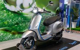 Cận cảnh xe điện Vespa Elettrica tại Việt Nam có thể chạy 100km mỗi lần sạc 