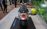 Cận cảnh xe điện Vespa Elettrica tại Việt Nam có thể chạy 100km mỗi lần sạc 
