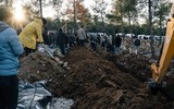 Hàng nghìn người muốn nhận nuôi bé gái với dây rốn dính mẹ ở động đất Syria