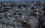 Hàng nghìn người muốn nhận nuôi bé gái với dây rốn dính mẹ ở động đất Syria