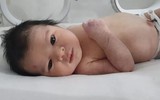 Hàng nghìn người muốn nhận nuôi bé gái với dây rốn dính mẹ ở động đất Syria