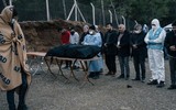 Hàng nghìn người muốn nhận nuôi bé gái với dây rốn dính mẹ ở động đất Syria