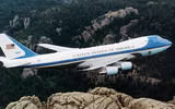 Tổng thống Biden bác đề xuất về màu sơn dành cho chuyên cơ Air Force One của ông Trump