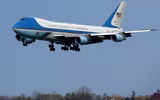 Tổng thống Biden bác đề xuất về màu sơn dành cho chuyên cơ Air Force One của ông Trump