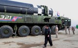 Ông Kim Jong-un cùng con gái theo dõi vụ phóng 'tên lửa quái vật' Hwasong-17