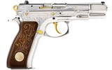Tổng thống Czech tặng súng ngắn CZ 75 mạ vàng cho Tổng thống Zelensky