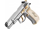 Tổng thống Czech tặng súng ngắn CZ 75 mạ vàng cho Tổng thống Zelensky