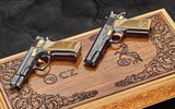 Tổng thống Czech tặng súng ngắn CZ 75 mạ vàng cho Tổng thống Zelensky