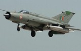 'Cánh én bạc' MiG-21 Ấn Độ lao xuống đất, 5 người thương vong