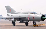 'Cánh én bạc' MiG-21 Ấn Độ lao xuống đất, 5 người thương vong
