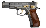 Tổng thống Czech tặng súng ngắn CZ 75 mạ vàng cho Tổng thống Zelensky