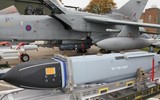 'Kiếm sĩ' Su-24 thời Liên Xô tăng uy lực khi được trang bị tên lửa hành trình phương Tây