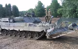 Thiết giáp phá mìn đặc biệt Leopard 2R 'thúc thủ' trước hỏa lực Nga