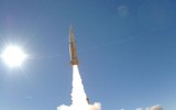 Tên lửa tầm xa ATACMS nguy hiểm cỡ nào khi được bắn ra từ 'hỏa thần' HIMARS?