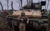 Lính Nga khoe tịch thu xe chiến đấu bộ binh M2 Bradley do Mỹ sản xuất gần Avdeyevka