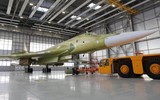 Tổng thống Putin bay trên máy bay ném bom chiến lược Tu-160M