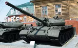 Xe tăng T-62M Nga sống sót kỳ diệu sau khi bị cả đàn 10 UAV tự sát tấn công