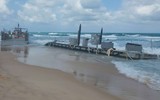 Mỹ ngưng chuyển hàng nhân đạo do cầu tàu 320 triệu USD ở Dải Gaza bị sóng đánh vỡ