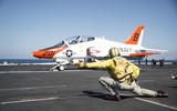 Mỹ hoãn việc thay thế huấn luyện cơ T-45 Goshawk trên tàu sân bay