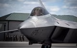 Tiêm kích tàng hình Su-57 Nga gây ngạc nhiên lớn tại triển lãm Trung Quốc vì loạt ốc vít