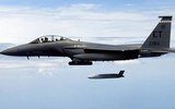 Tiêm kích F-15EX và F-15E được trang bị tên lửa hành trình tầm xa AGM-158C 