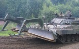 Drone Nga tập kích xe phá mìn Leopard 2R cực hiếm của Ukraine