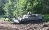 Drone Nga tập kích xe phá mìn Leopard 2R cực hiếm của Ukraine