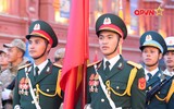 Chiến sĩ QĐND Việt Nam trang bị súng AK-74M duyệt binh ở Quảng trường Đỏ