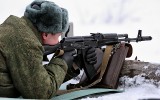 Chiến sĩ QĐND Việt Nam trang bị súng AK-74M duyệt binh ở Quảng trường Đỏ
