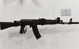 Chiến sĩ QĐND Việt Nam trang bị súng AK-74M duyệt binh ở Quảng trường Đỏ