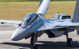 Tiêm kích Su-30 Malaysia biểu diễn tuyệt kỹ 'lá vàng rơi'