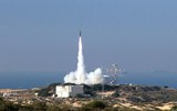 Thay vì chặn vũ khí Iran, tên lửa triệu USD của Israel lao cắm xuống đất và nổ tung 