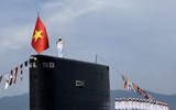 Cặp đôi tàu ngầm Kilo hiện đại tham gia sự kiện A80