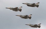Bất chấp cảnh báo ‘nóng’, tiêm kích F-16 Venezuela vẫn ‘vờn trên đầu’ khu trục hạm Mỹ