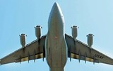 Sự bất đối xứng kỳ lạ trong thiết kế vận tải cơ khổng lồ C-17A của Mỹ