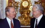 Tàu ngầm hạt nhân Mỹ bị tàu ngầm Nga đâm thủng bụng năm 1992