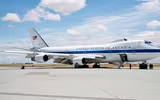 Lộ diện trần trụi, ‘máy bay ngày tận thế’ E-4B Mỹ gây xôn xao 