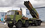 Nga trình làng pháo phản lực Sarma 300 mm trên khung KamAZ-63501