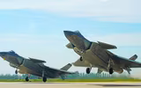 Tiêm kích J-20 Trung Quốc thử nghiệm 'chế độ quái thú' với 14 tên lửa